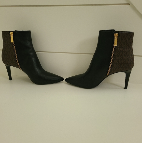 SOLD Michale Kors Ankle Boots - Picture 4 of 6
